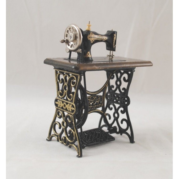 reutter dollhouse miniatures